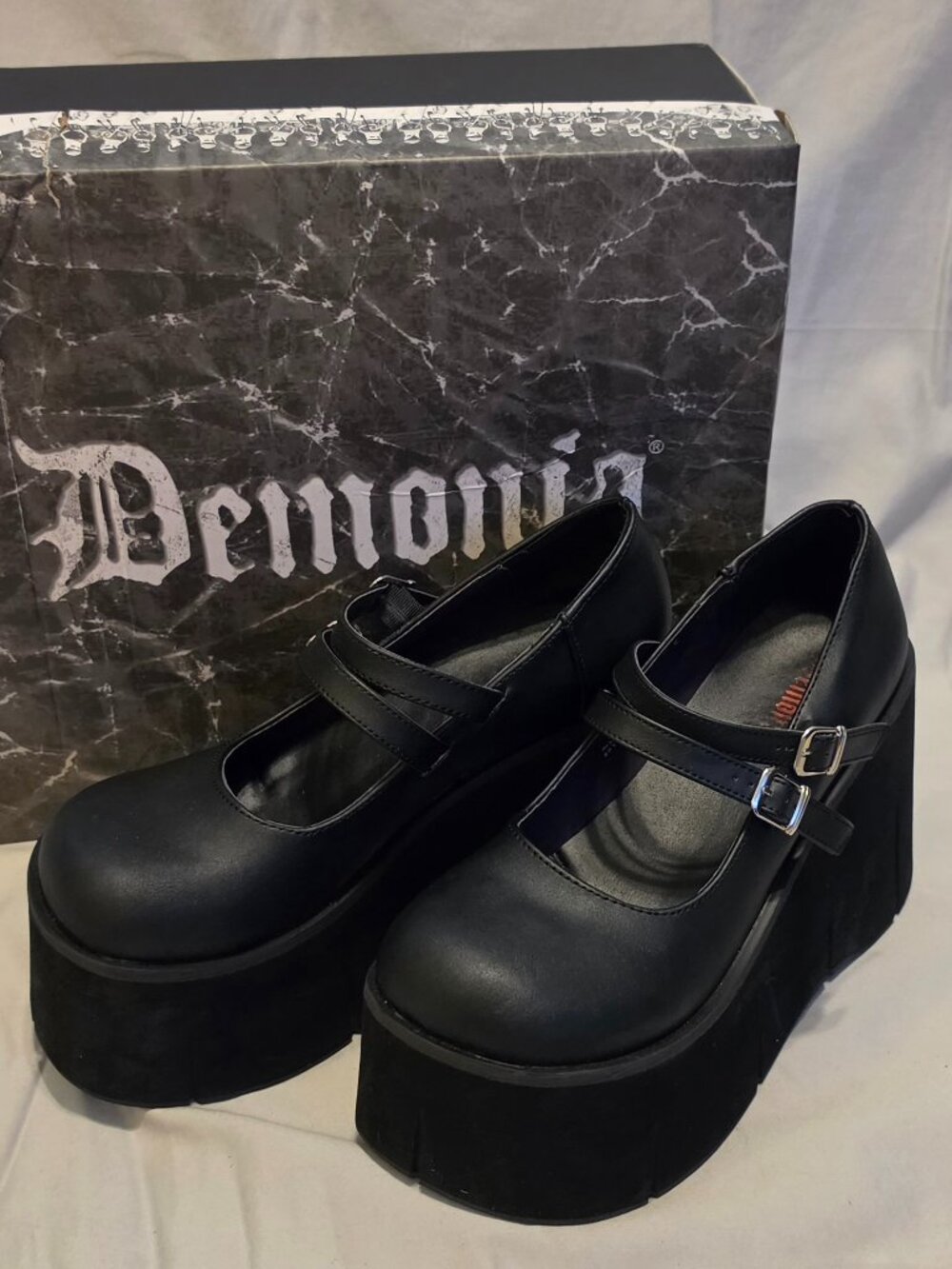Demonia Kera 08 Mary Jane platforms, sz10